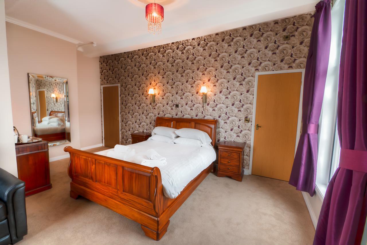 The Elephant & Castle Hotel Нютаун Екстериор снимка