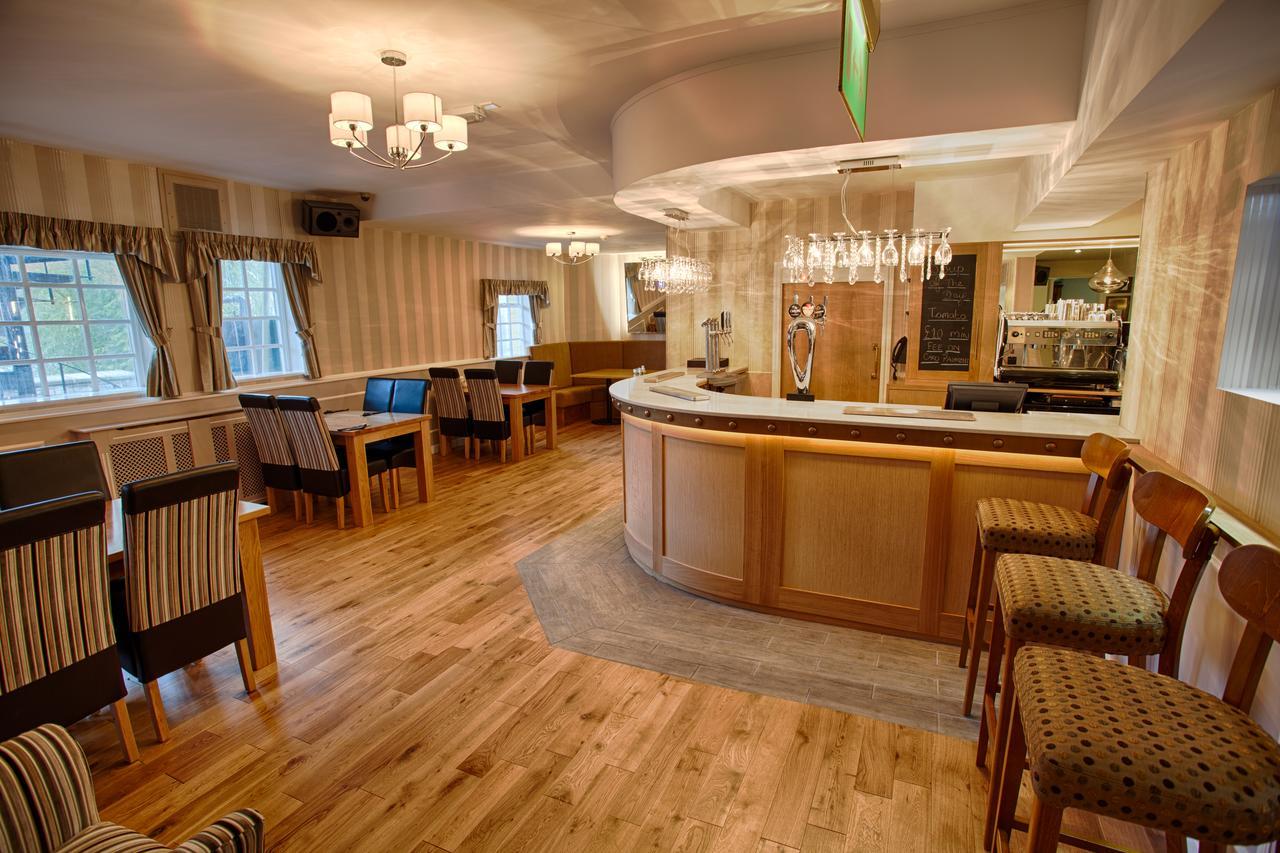 The Elephant & Castle Hotel Нютаун Екстериор снимка